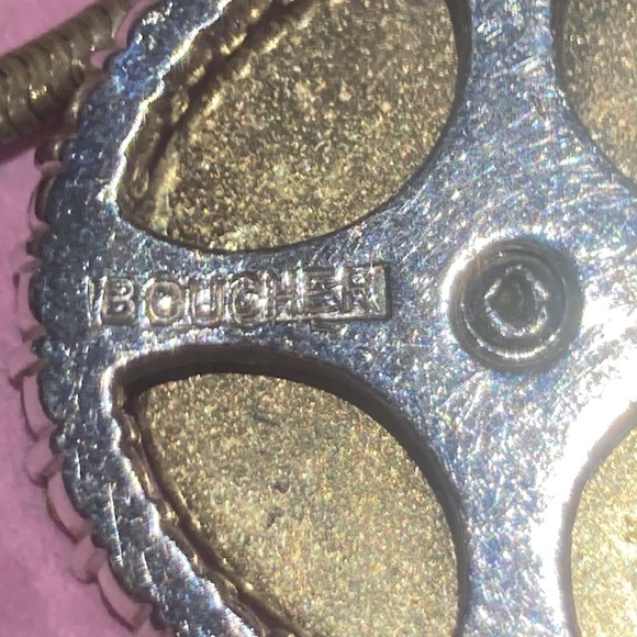 VINTAGE  SIGNED BOUCHER GOLD TONE ROUND CRYSTAL & PEARL PENDANT CHAIN NECKLACE - Picture 6 of 6